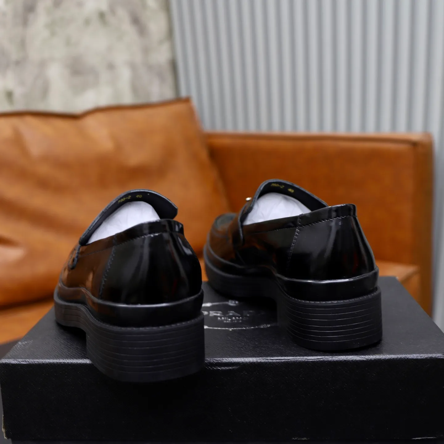 Ex-factory price: 500💰🙅‍♂️🙅‍♂️🙅‍♂️ Brand: PRADA Standard code: Men's code 38-44 (45 can be customized) Grade: Same style as the official website Original order quality Material: Original cowhide surface Comfortable lining Original outsole Style category: Men's fashionable casual leather shoes Distinguished big-name luxury elements Top luxury Color: Color of the actual picture